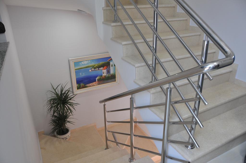 Ambassador & Ambassador Lux Apartments Ulcinj Bagian luar foto