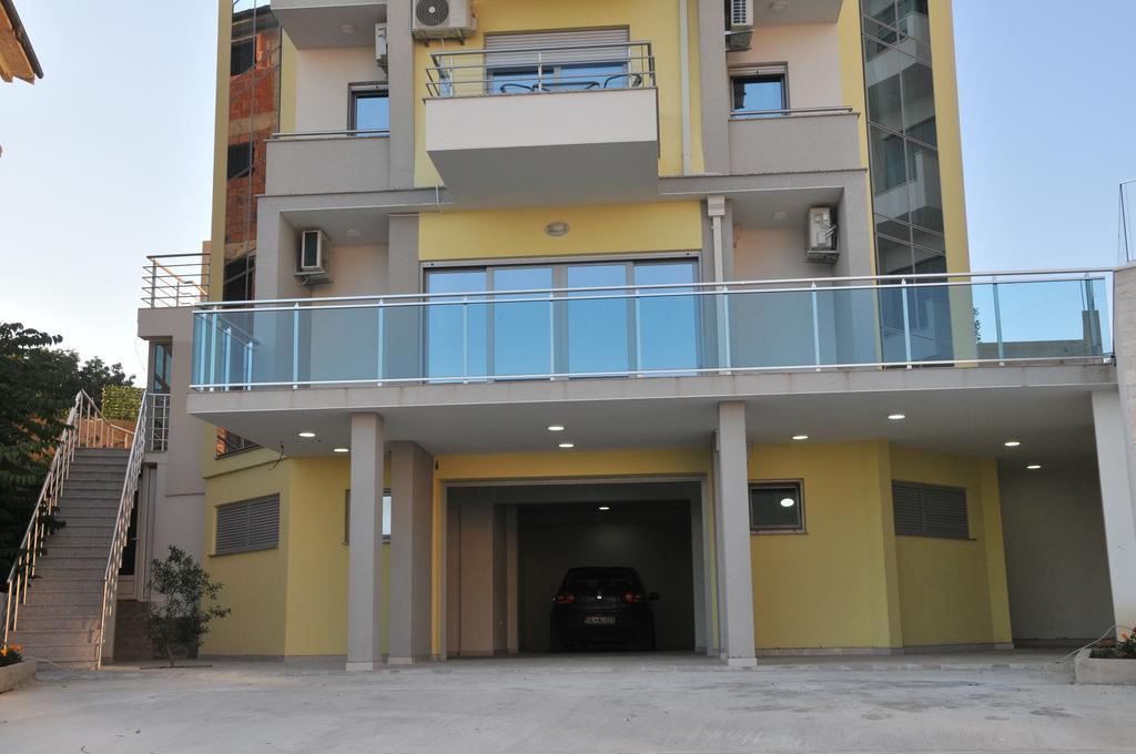 Ambassador & Ambassador Lux Apartments Ulcinj Bagian luar foto